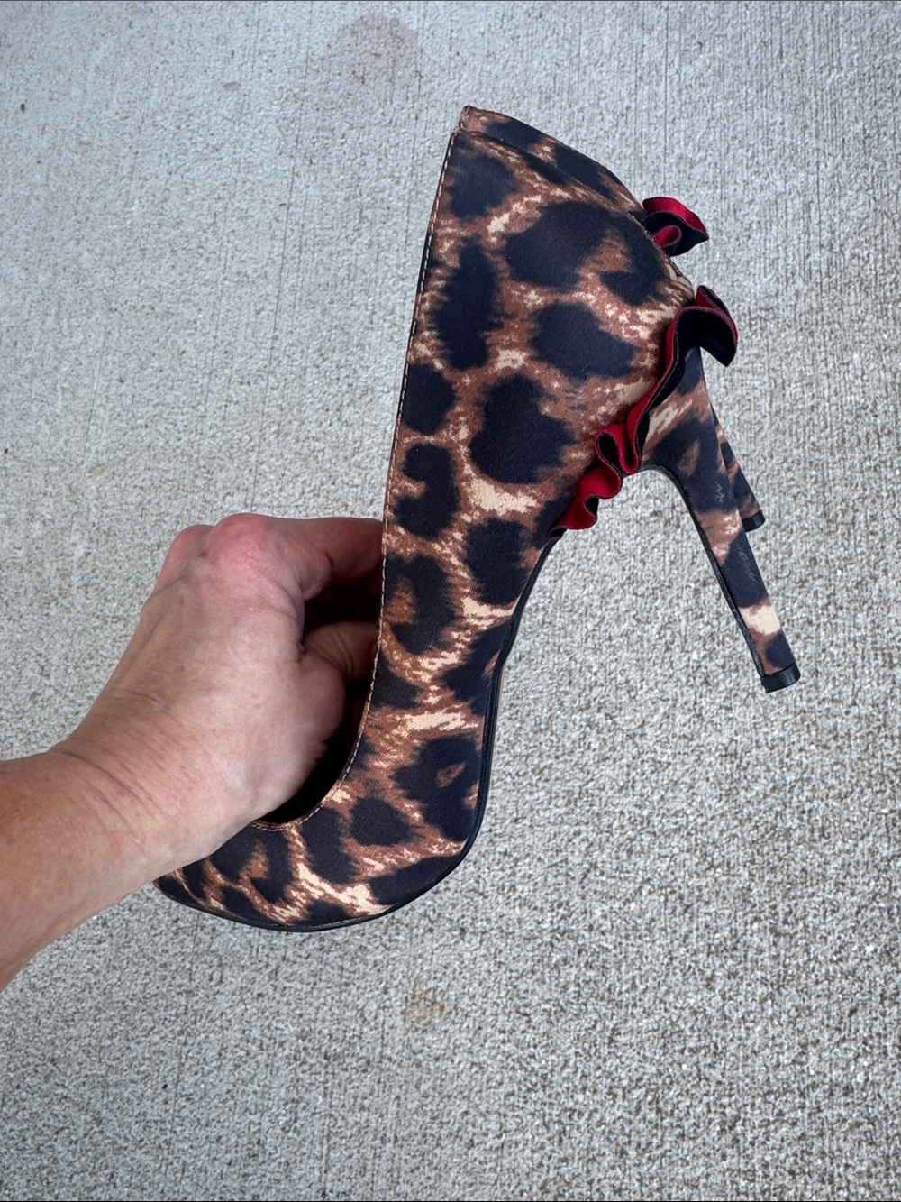 Gently Worn SZ 6.5 Betsey Johnson Leopard Print Pumps Red Ruffle Heel